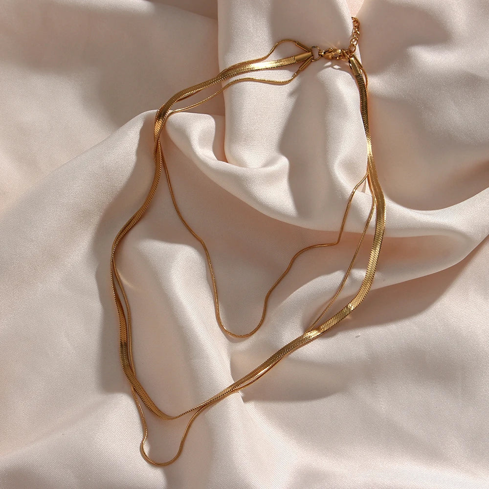 18K guldpläterat halsband med fiskbensmönstrad ormkedja: Snygg och sexig elegans